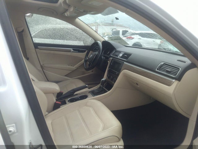 1VWBT7A3XHC075586 Volkswagen Passat 1.8t Se