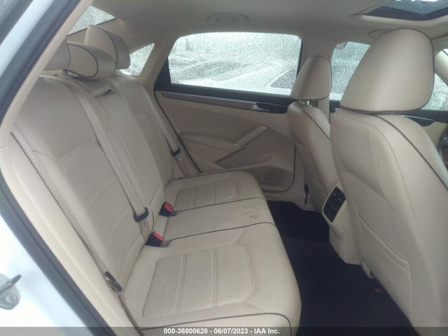 1VWBT7A3XHC075586 Volkswagen Passat 1.8t Se