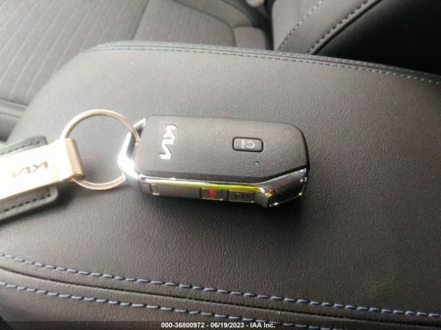 KNDEU2AA8P7461946 KIA SELTOS S