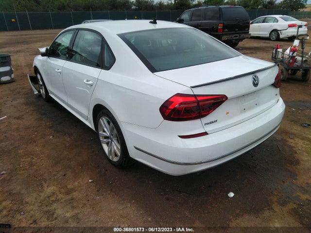 1VWLA7A36KC011014 Volkswagen Passat 2.0t Wolfsburg Edition