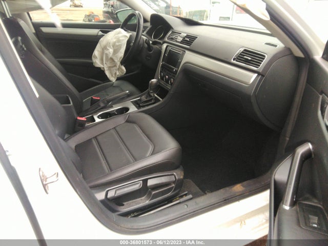 1VWLA7A36KC011014 Volkswagen Passat 2.0t Wolfsburg Edition