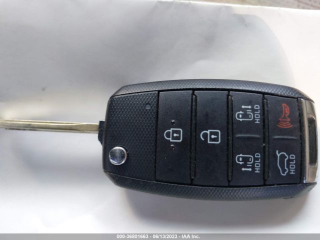 KNDMB5C17H6225909 KIA SEDONA LX