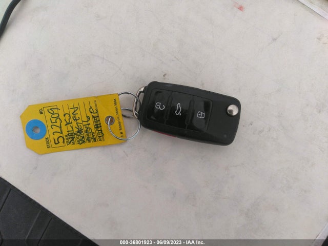 WVGAV7AX7GW598486 Volkswagen TIGUAN S