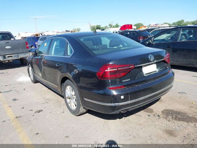 1VWAT7A34HC006646 Volkswagen Passat 1.8t S