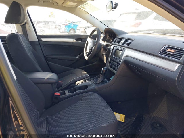 1VWAT7A34HC006646 Volkswagen Passat 1.8t S