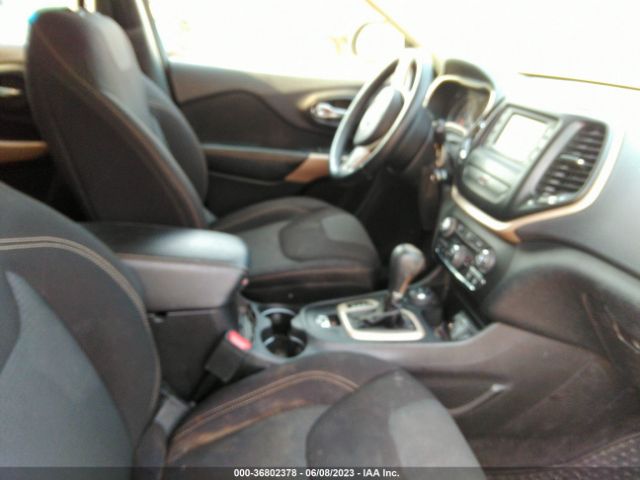 1C4PJMCB3HW583625 Jeep Cherokee Latitude