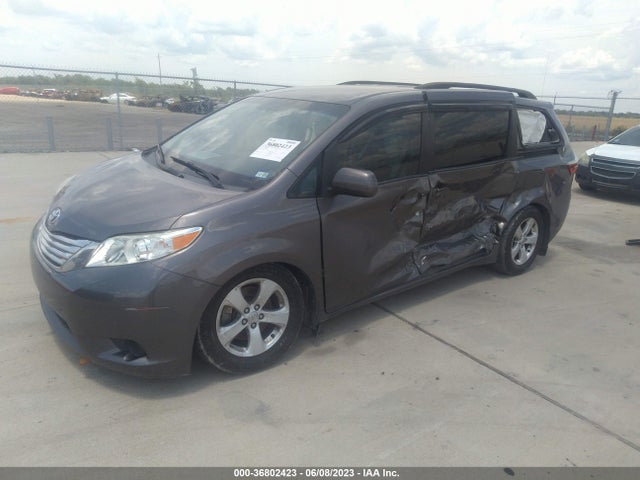 Toyota SIENNA LE 2015 5TDKK3DC8FS662357 Image 2