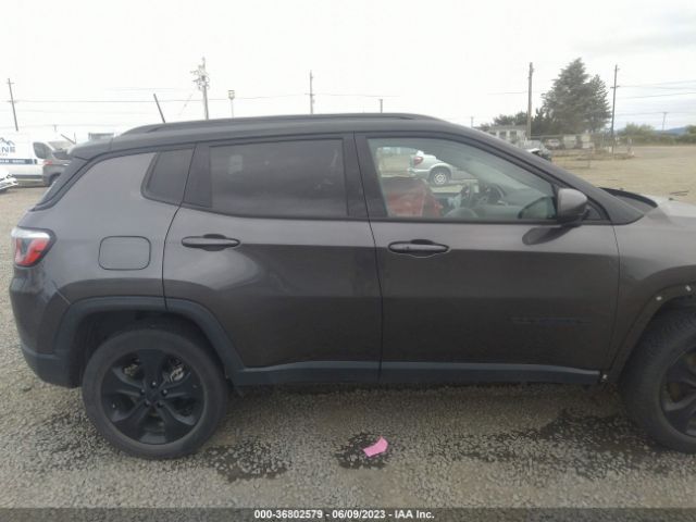 3C4NJDBB5KT675275 Jeep Compass Altitude