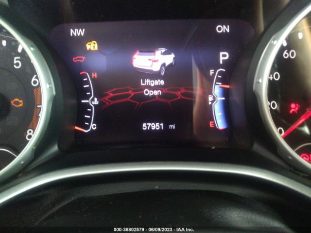 3C4NJDBB5KT675275 Jeep Compass Altitude
