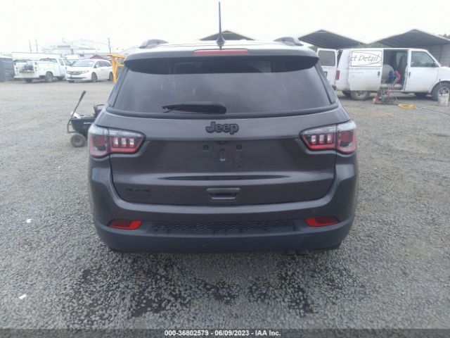 3C4NJDBB5KT675275 Jeep Compass Altitude