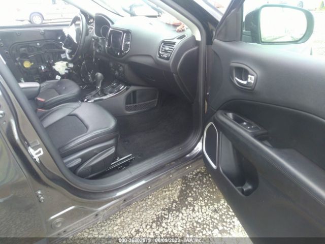 3C4NJDBB5KT675275 Jeep Compass Altitude