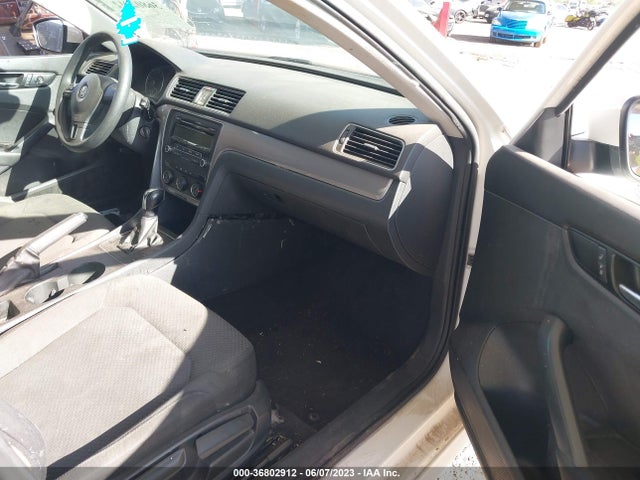 1VWAT7A31EC117859 Volkswagen PASSAT S