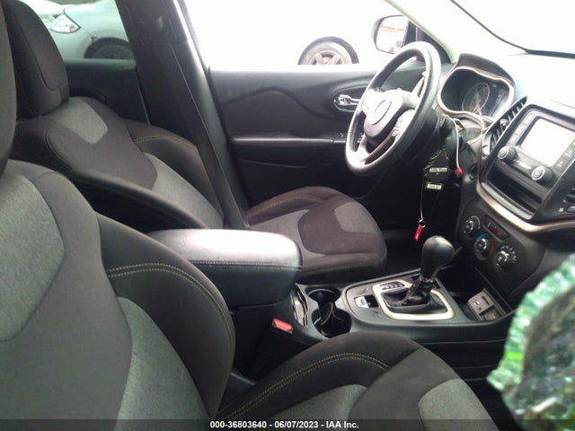 1C4PJLAB8GW125817 Jeep Cherokee Sport