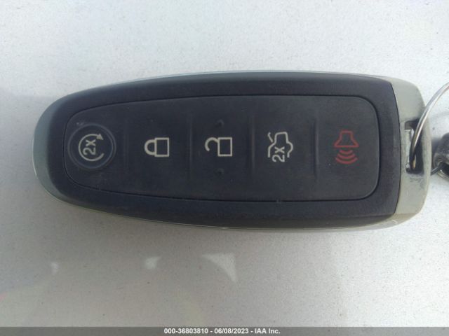 1FMCU9J9XHUC96180 Ford Escape Titanium