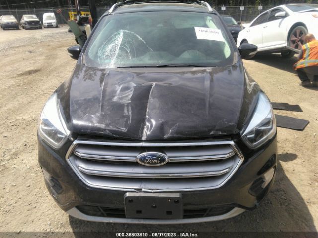 1FMCU9J9XHUC96180 Ford Escape Titanium