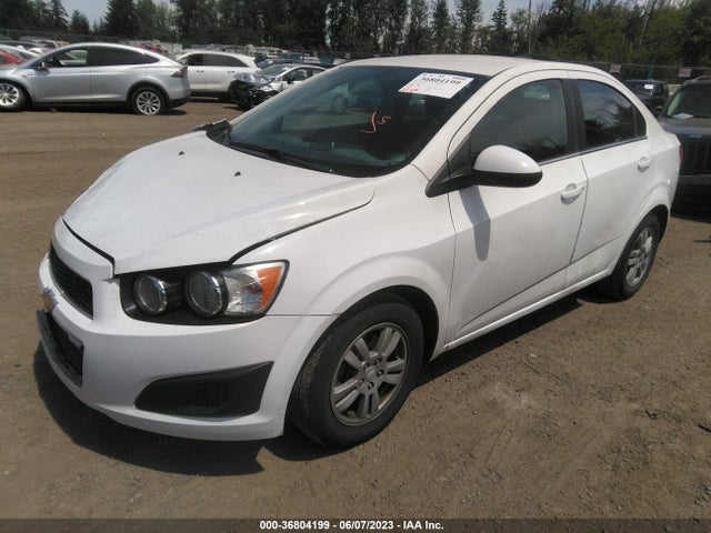Chevrolet SONIC LT 2015 1G1JC5SH8F4107125 Image 2
