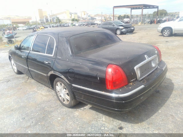 2007 LINCOLN TOWN CAR EXECUTIVE L W/LIVERY PKG VIN: 1LNHM84W67Y629497