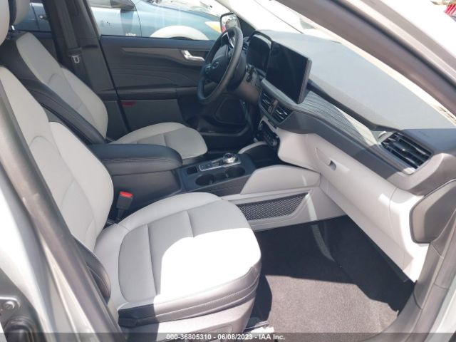 1FMCU0JZXPUA39093 Ford Escape Platinum