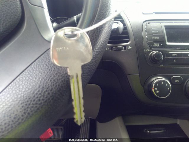 KNAFK4A60F5422728 KIA FORTE LX