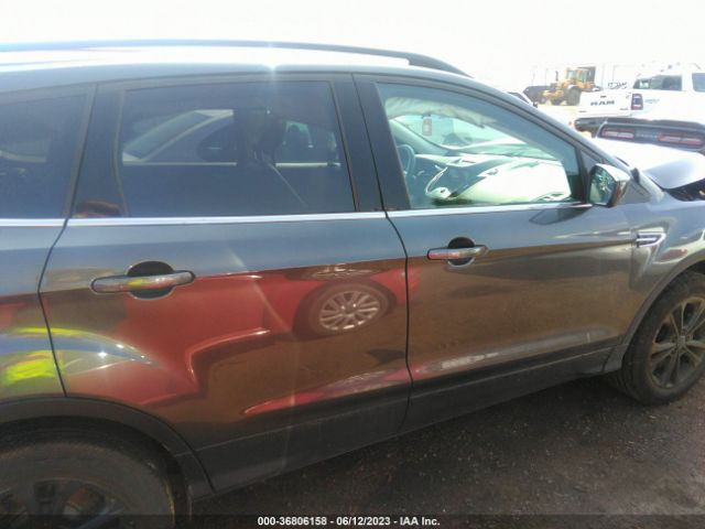 1FMCU9HD4JUA47194 Ford ESCAPE SEL