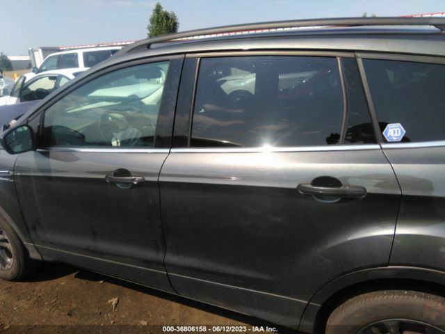 1FMCU9HD4JUA47194 Ford ESCAPE SEL