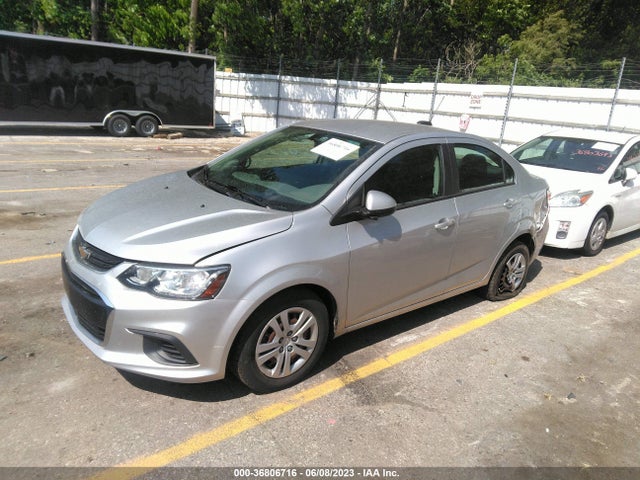 Chevrolet SONIC LS 2018 1G1JB5SH3J4104497 Image 2