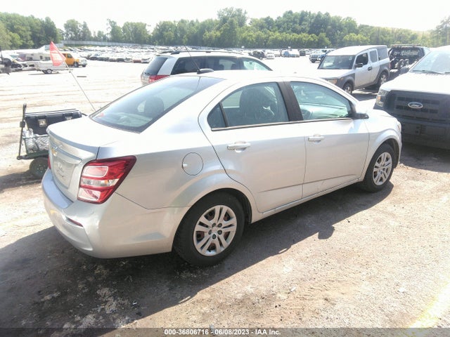Chevrolet SONIC LS 2018 1G1JB5SH3J4104497 Image 4