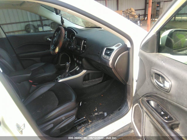 3C4NJCBB9JT123903 Jeep Compass Latitude