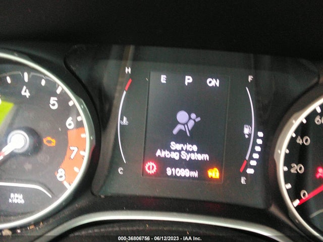 3C4NJCBB9JT123903 Jeep Compass Latitude