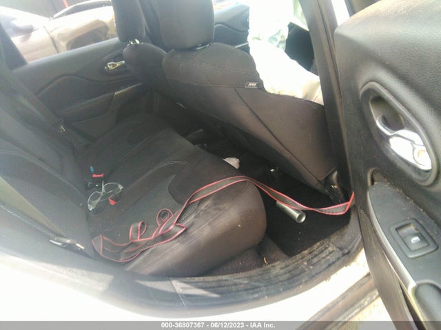 1C4PJLCB4KD263209 Jeep Cherokee Latitude