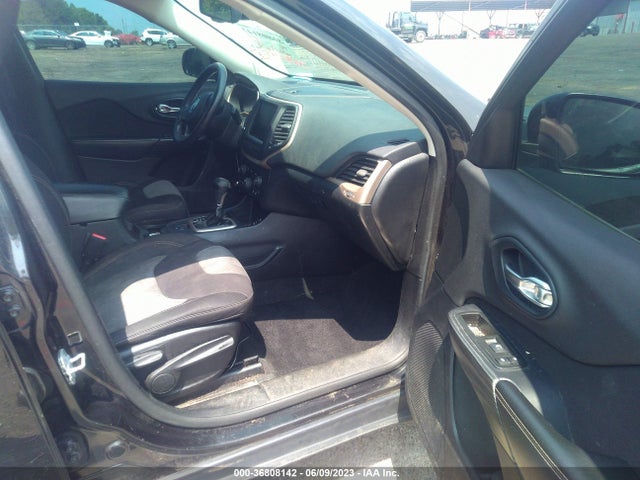 1C4PJLCS2EW105802 Jeep Cherokee Latitude