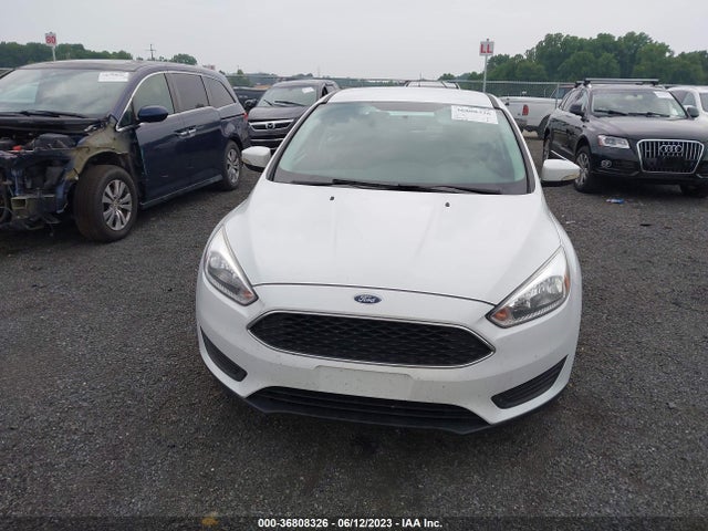Ford FOCUS SE 2017 1FADP3F24HL297622 Image 4