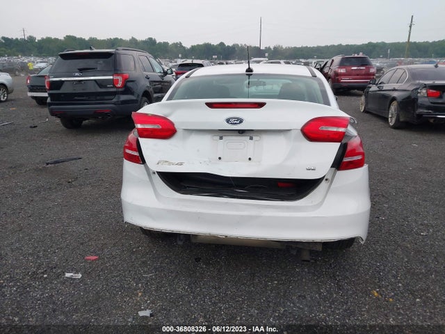 Ford FOCUS SE 2017 1FADP3F24HL297622 Image 8