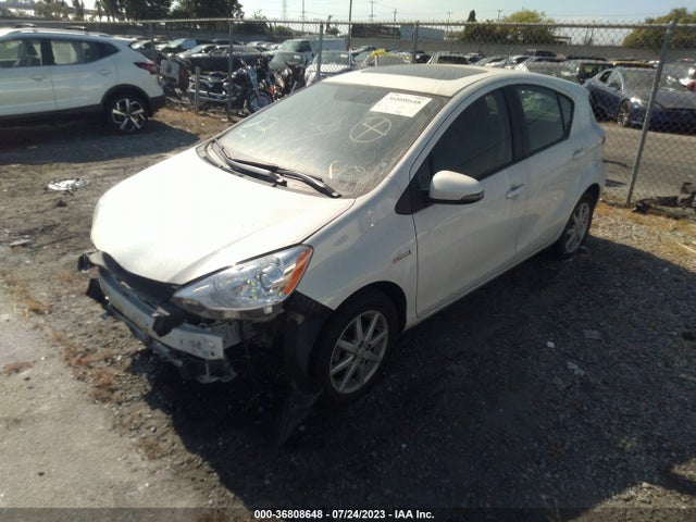 Toyota Prius C One/three/two/four 2014 JTDKDTB39E1082575 Image 2