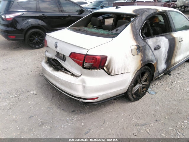 3VW4T7AJ0HM235321 Volkswagen JETTA GLI