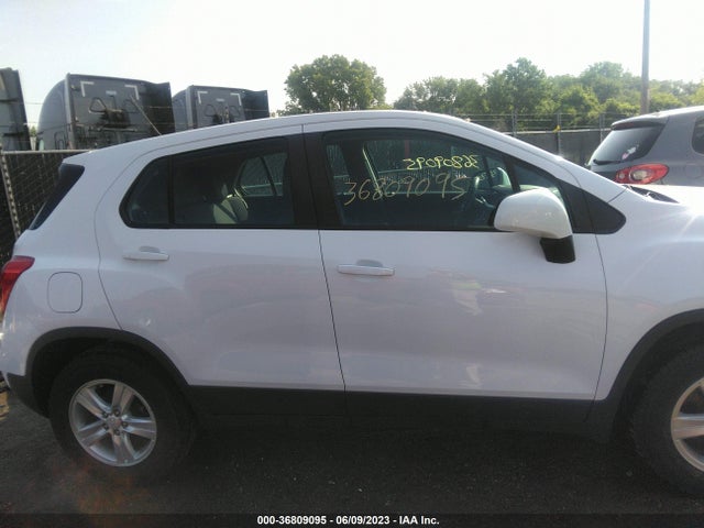 Chevrolet TRAX LS 2019 3GNCJKSB1KL225075 Image 14