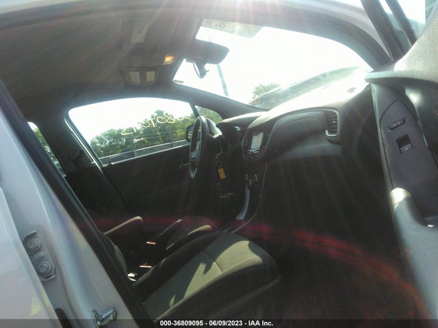 Chevrolet TRAX LS 2019 3GNCJKSB1KL225075 Image 5