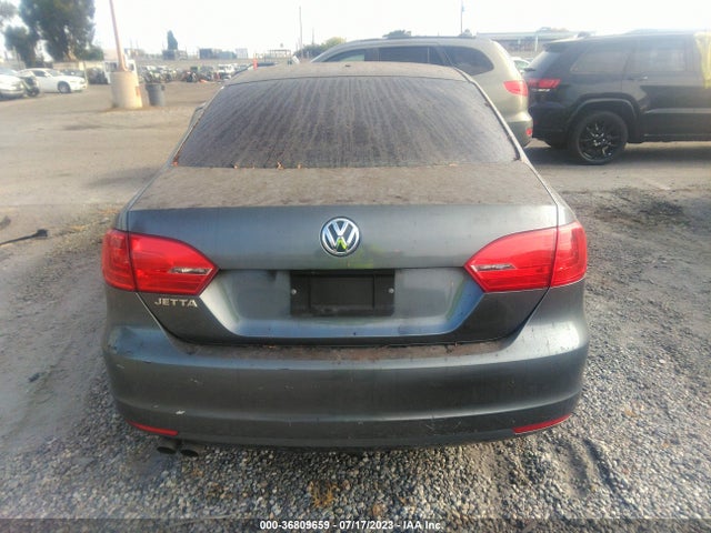 3VW2K7AJ2EM405295 Volkswagen Jetta Sedan S