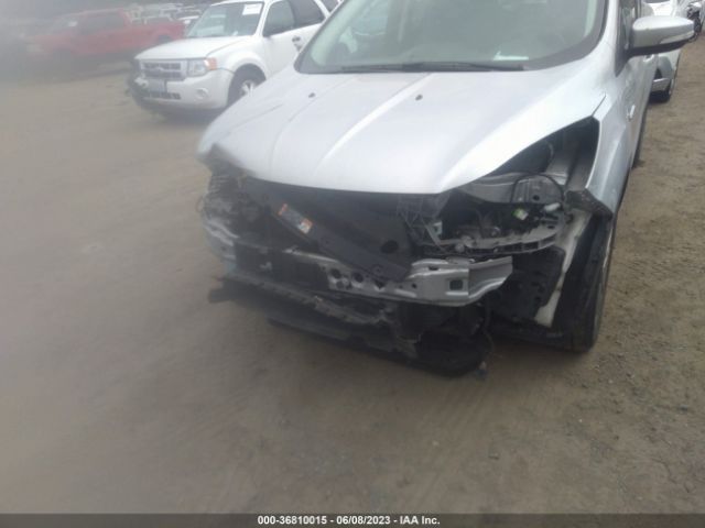 1FMCU9J95GUA99898 Ford Escape Titanium