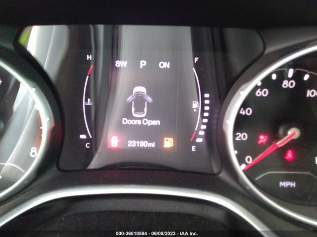 3C4NJCBB1JT233845 Jeep Compass Latitude
