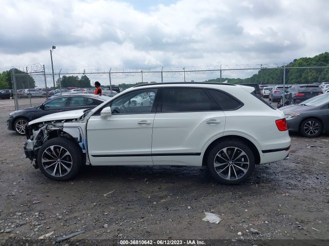 2019 Bentley Bentayga, VIN: SJAAM2ZV2KC024581
