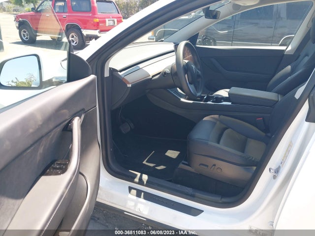 Tesla Model Y Long Range 2020 5YJYGDEE4LF013754 Image 8