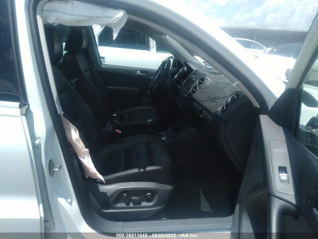 WVGTV7AX5HW505300 Volkswagen Tiguan Sport