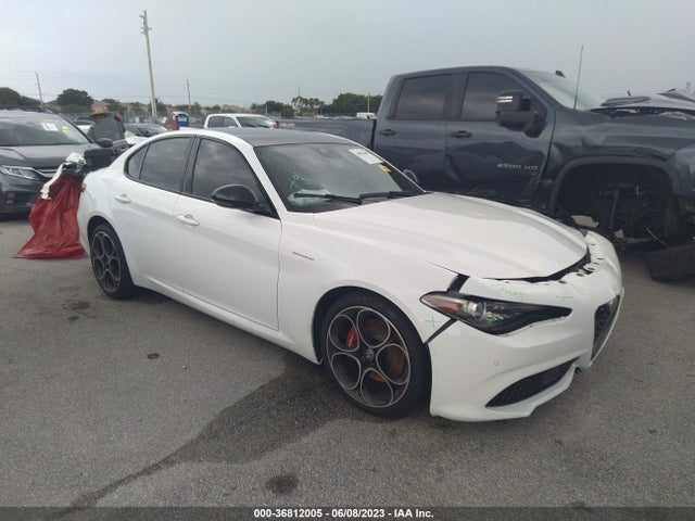 2022 Alfa Romeo Giulia, VIN: ZARFAMBN3N7653837
