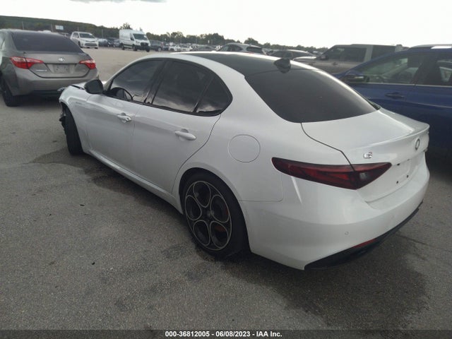2022 Alfa Romeo Giulia, VIN: ZARFAMBN3N7653837