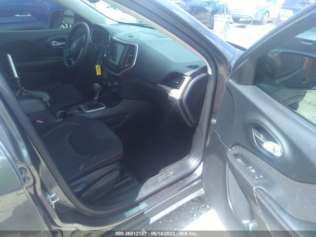 1C4PJLCB3FW793360 Jeep Cherokee Latitude