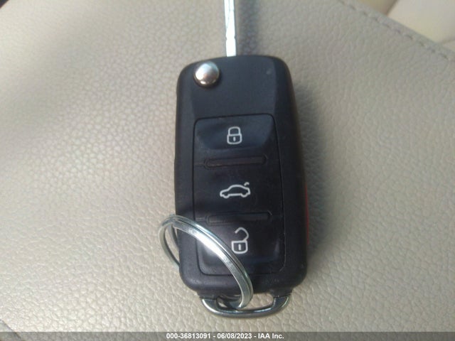 3VWL17AJ5HM399231 Volkswagen Jetta 1.8t Sel