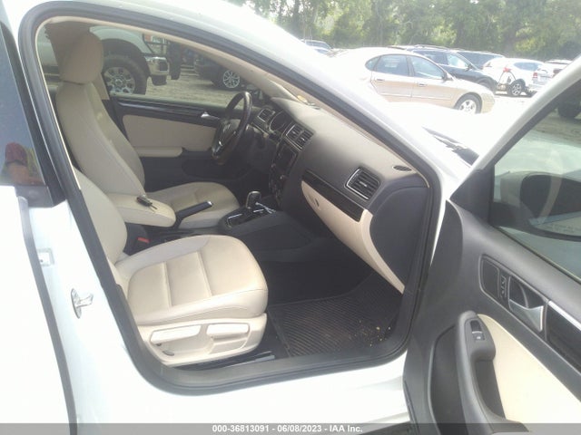 3VWL17AJ5HM399231 Volkswagen Jetta 1.8t Sel