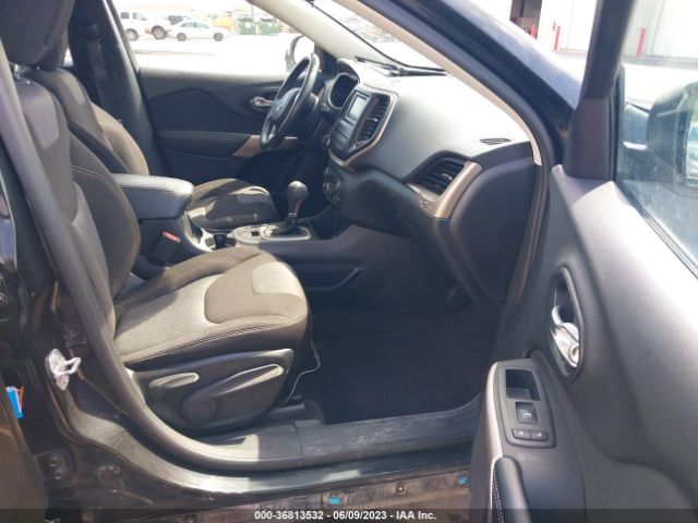 1C4PJLAB7HW623394 Jeep Cherokee Sport