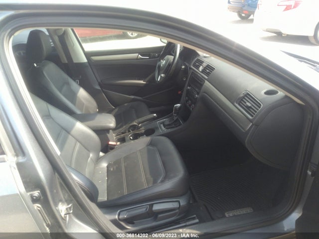 1VWAT7A36EC113354 Volkswagen Passat Wolfsburg Ed